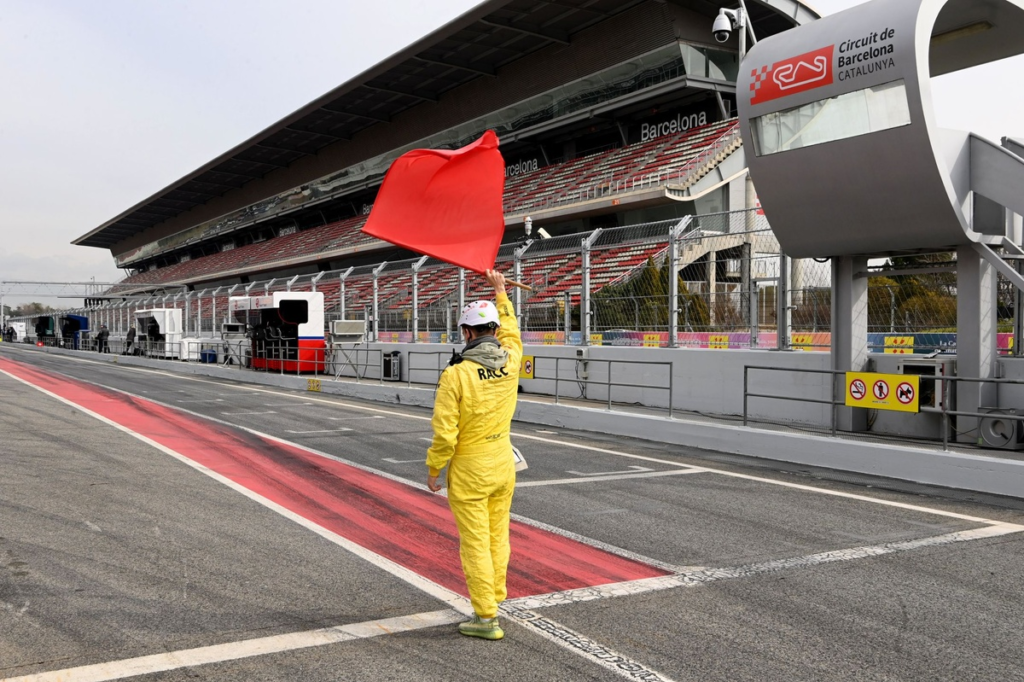 El Aston Martin AMR26 se estrena con una bandera roja en Barcelona #F1 #FVDigital