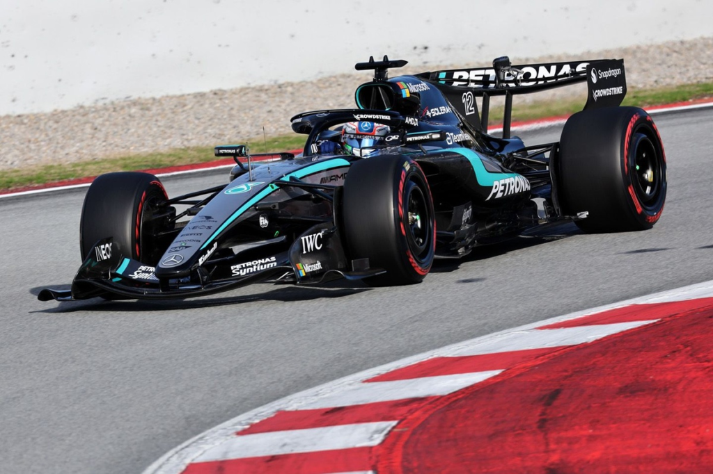 Mercedes sigue al frente en la cuarta mañana, aún sin Aston #F1 #FVDigital