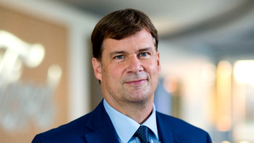 Jim Farley, CEO de Ford: «Podemos devolverle a la gente el tiempo que consume en desplazarse»