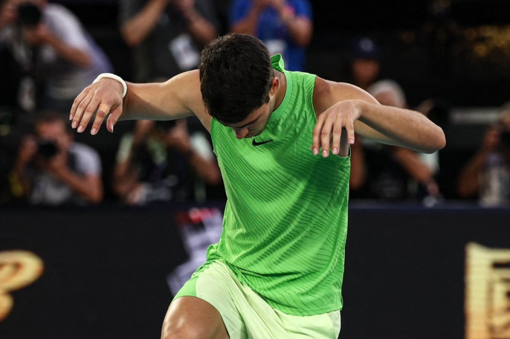 El brutal guiño de Carlos Alcaraz a Alonso tras su épica victoria en Australia #F1 #FVDigital