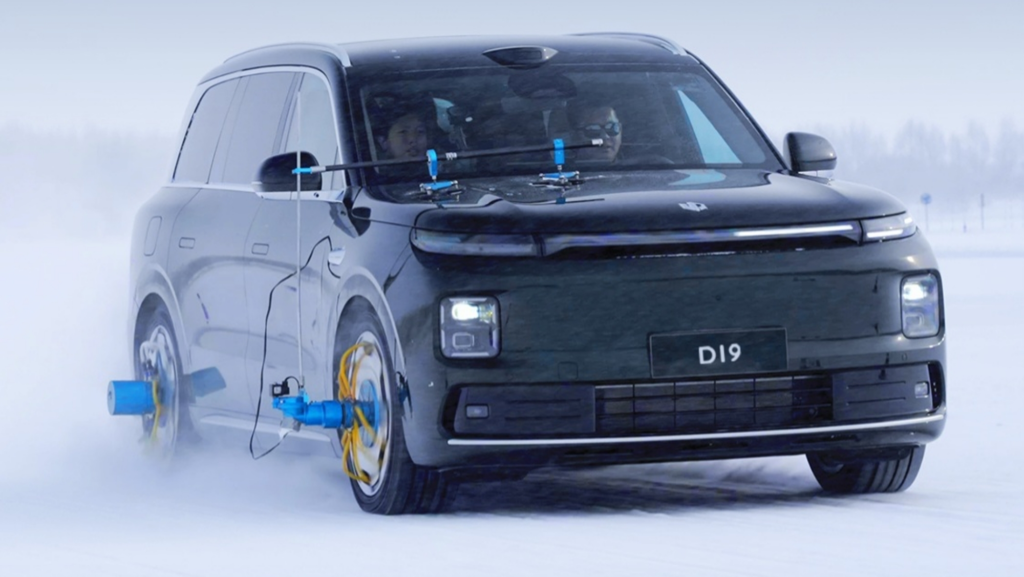 ¿Quién decía que los coches chinos son inseguros? Leapmotor prueba con éxito el primer test de reventón doble del mundo