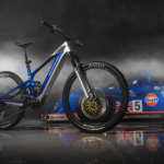 Esta bicicleta eléctrica de montaña está inspirada en un coche de carreras de 900 CV de potencia