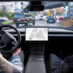 El dato que Elon Musk ocultaba: Tesla confiesa el número real de usuarios de su conducción autónoma