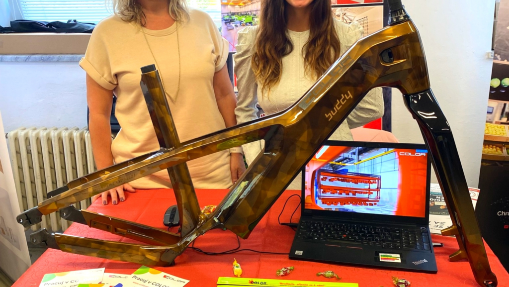 En solo 2 minutos se pueden hacer cuadros de bicicletas en Europa tecnológicamente muy avanzados