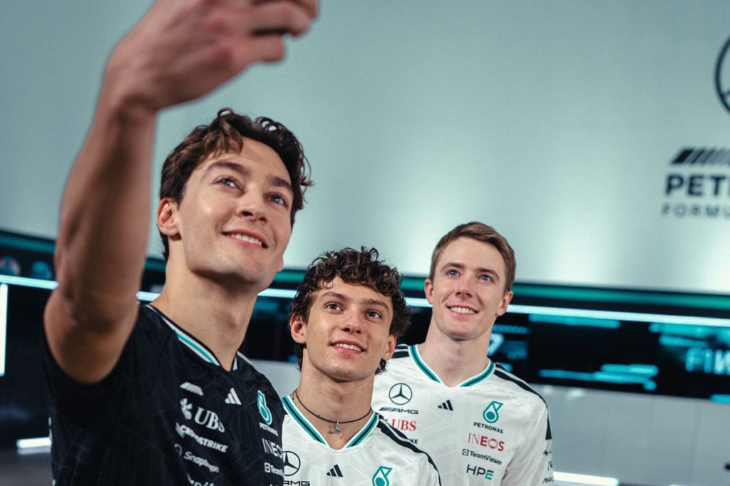 Mercedes anuncia a su tercer piloto para la F1 2026 #F1 #FVDigital