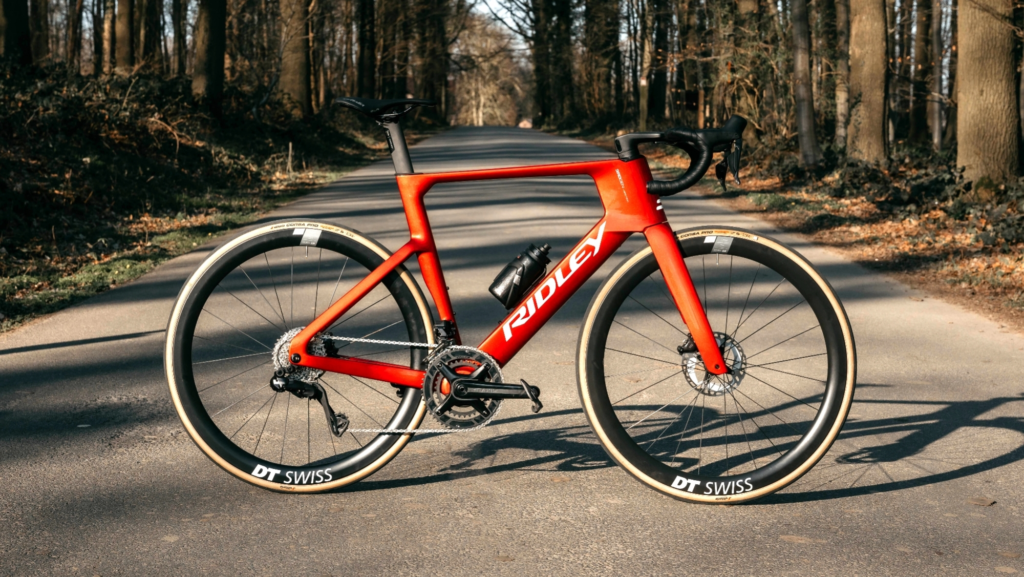 Esta bicicleta eléctrica, con un ligero motor de 40 Nm, es la primera y única representante de la categoría Aero