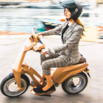 Hoy no lo puedes comprar, pero este ciclomotor eléctrico plegable, sin radios y batería extraíble nada tendría que envidiar a la competencia