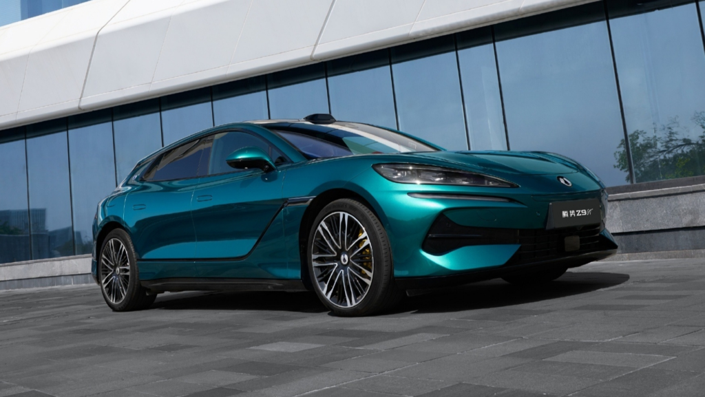 BYD presenta su alternativa al Porsche Panamera con 1.140 caballos y más de 1.000 km de autonomía