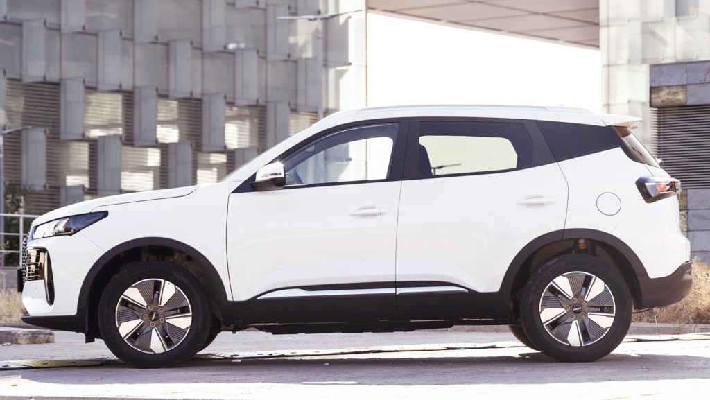 Por 20.000 €, este SUV híbrido que gasta 5,2 litros y con 7 años de garantía quiere arrasar entre los coches ECO en España