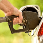 Este "truco de camionero" puede salir caro: lo que pasa si echas gasolina en un coche diésel