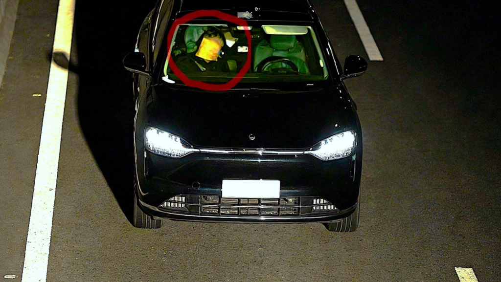 45 días de cárcel por trucar su coche para que condujera solo y sin tocar el volante