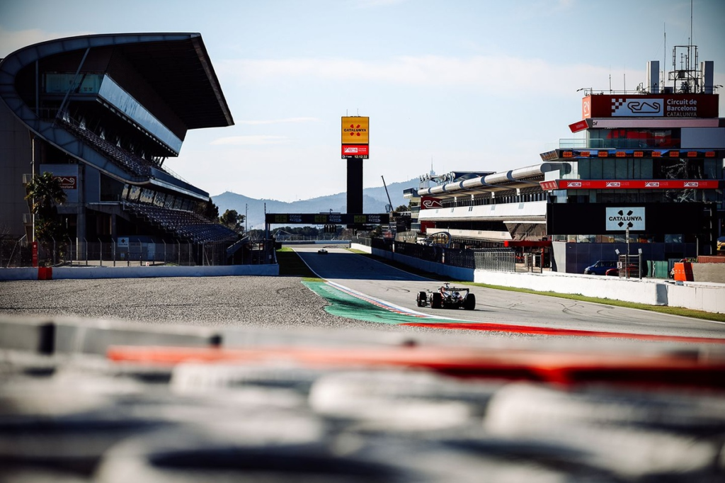 Barcelona revive los test de otra época en el estreno de la F1 2026 #F1 #FVDigital