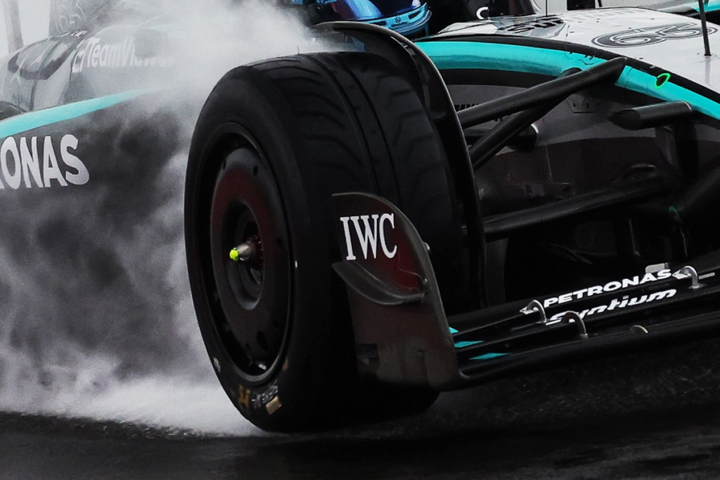 Pirelli evalúa el ‘superintermedio’ para la F1 2027, un neumático único para lluvia #F1 #FVDigital