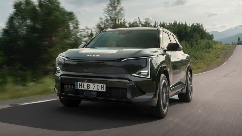 Con 530 kilómetros de autonomía y un maletero enorme este el coche eléctrico que KIA quiere que te compres