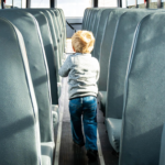 Pillado con 49 niños a bordo: da 0,67 mg/l en el test de alcoholemia y la Guardia Civil inmoviliza el autobús escolar