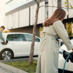 Las ayudas al coche eléctrico e híbrido enchufable no despegan: el Congreso tumba una de las medidas más importantes