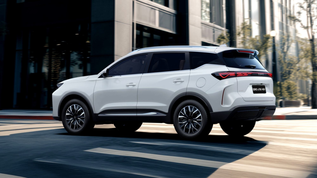 EBRO lanza el S700 con la tecnología más vendida en España: un SUV híbrido de 224 CV, etiqueta ECO y desde 30.990 €