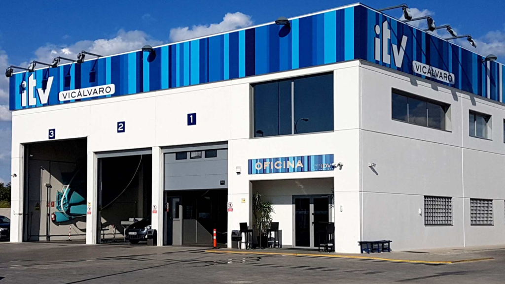 Se cierra esta ITV que se dedicaba a certificar de manera ilegal coches con deficiencias técnicas: arrestados un Guardia Civil, seis trabajadores y varios clientes