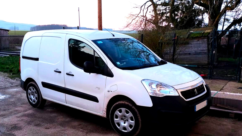 Un conductor francés ha recorrido 200.000 km con su furgoneta eléctrica desde 2018 y revela qué se ha averiado y qué no