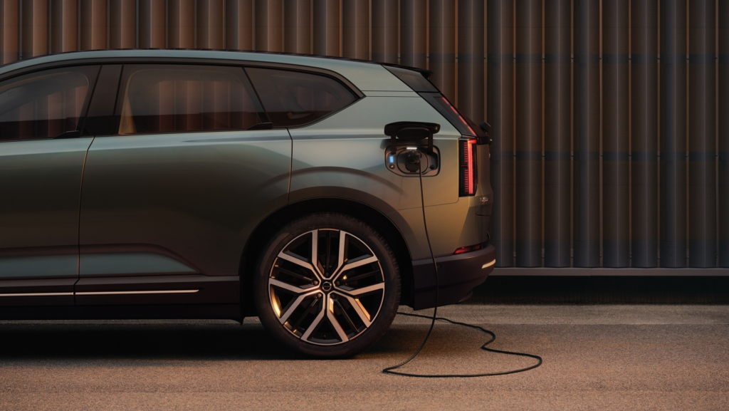 Volvo se enfrenta al problema que todos quieren tener: tanta gente quiere su nuevo coche eléctrico que la fábrica no da a basto
