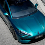 1.036 km de autonomía, carga completa en 9 minutos y 33.700 euros: BYD presenta el mejor coche eléctrico del mundo