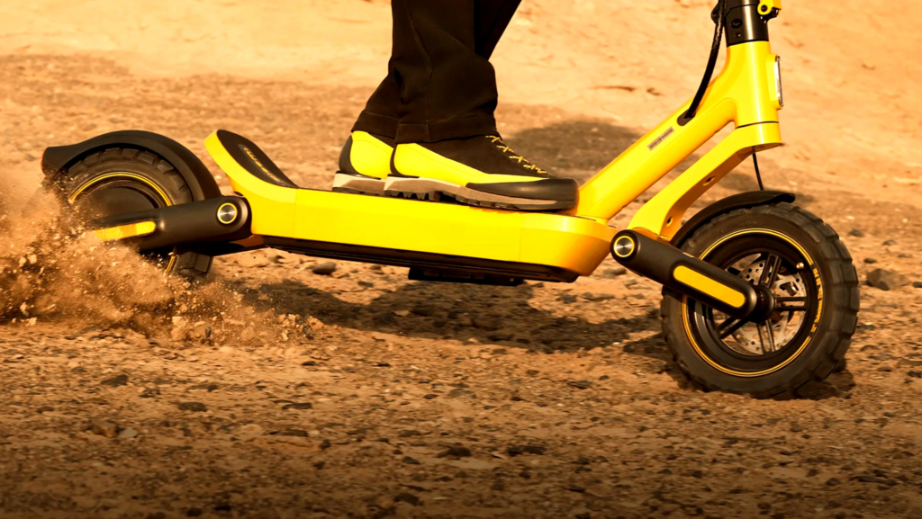 Este nuevo patinete eléctrico es una 'bestia' con su motor de 1.200 W y su espectacular sistema de doble suspensión