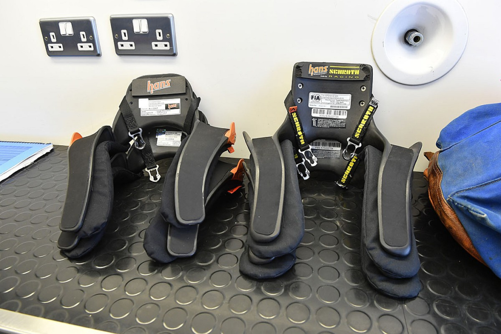 Así fue el polémico debut del HANS en la Fórmula 1 #F1 #FVDigital