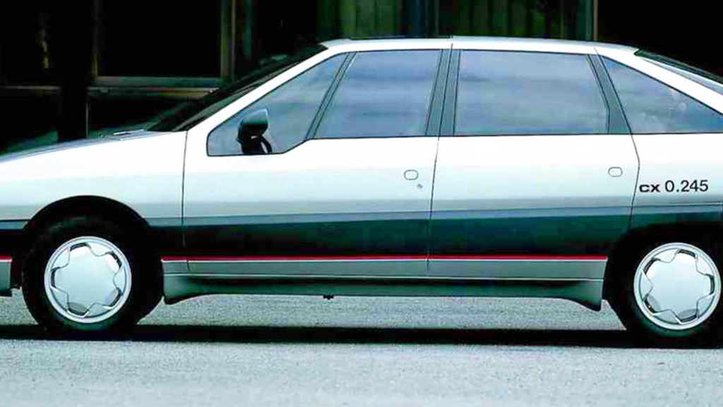 Solo le faltó ser un coche eléctrico: si crees que las pantallas y la digitalización se han inventado ahora, mira este Lancia de 1982