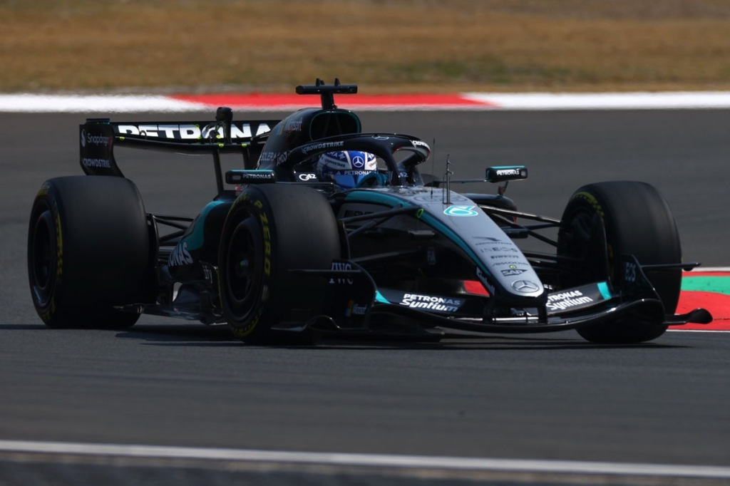 Mercedes F1 también aplasta en la Práctica de China; Sainz y Alonso, similares #F1 #FVDigital