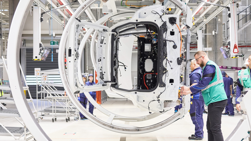 Dicen que no se venden coches eléctricos, pero este modelo alemán tiene una demanda "por encima de las expectativas" y le está dando mucho trabajo a la marca