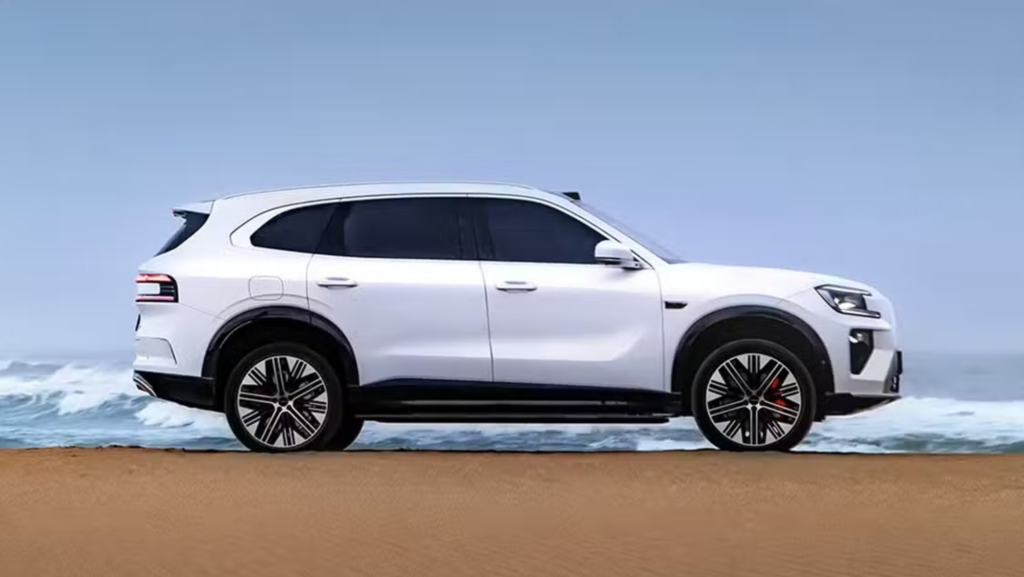 Tras anunciar su llegada a España, Zeekr presenta un SUV híbrido de 1.380 CV capaz de acelerar más rápido que un Ferrari