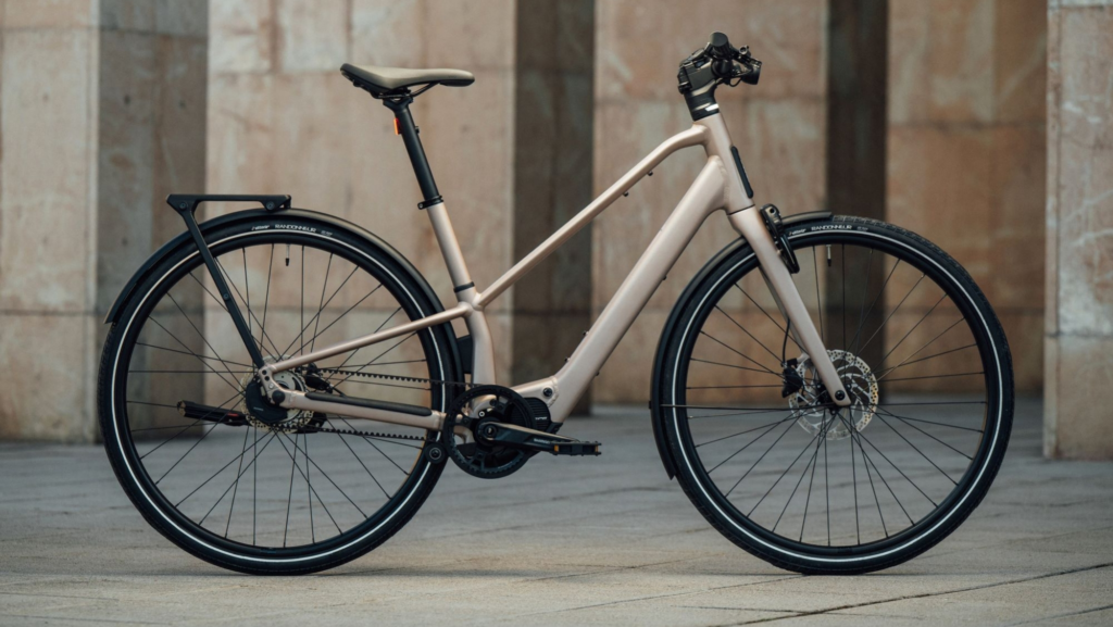 Mucha potencia y tecnología para asaltar las ciudades en esta bicicleta eléctrica que cuesta 2.999 euros