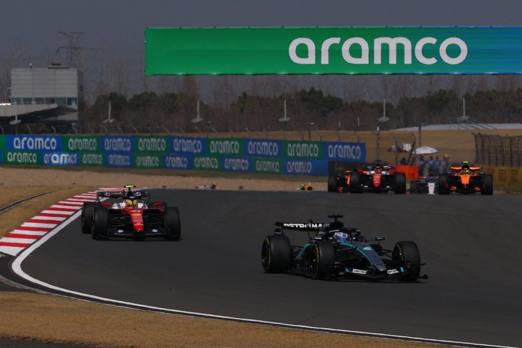 Russell bate a Ferrari en una entretenida carrera sprint de F1 en China #F1 #FVDigital