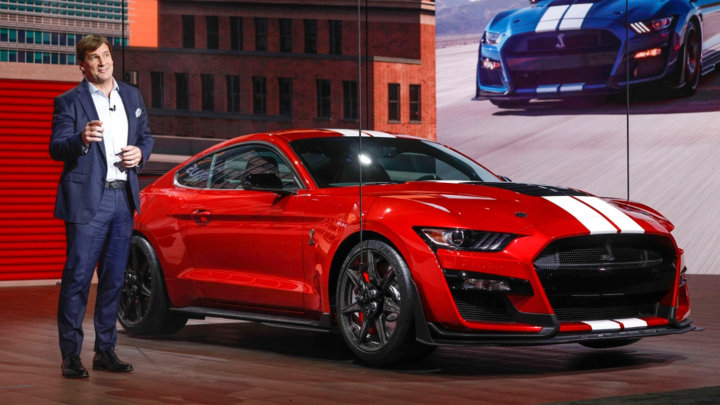 Otras marcas lo han hecho, pero el CEO de Ford, Jim Farley, sentencia que "nos lo tendrán que quitar de nuestras manos frías y muertas"