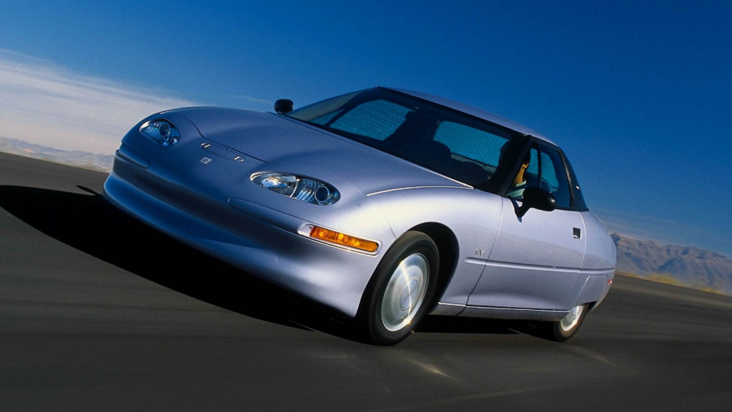 GM EV1: el coche eléctrico que se adelantó 30 años a su tiempo y sentó las bases de los cero emisiones actuales