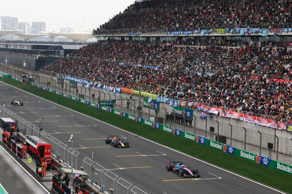 El problema en las salidas que le está costando caro a Verstappen en 2026 #F1 #FVDigital