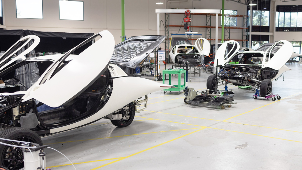 Apuesta por la energía solar y ya tiene 5.500.000 € más para terminar las pruebas con este coche eléctrico antes de producirlo