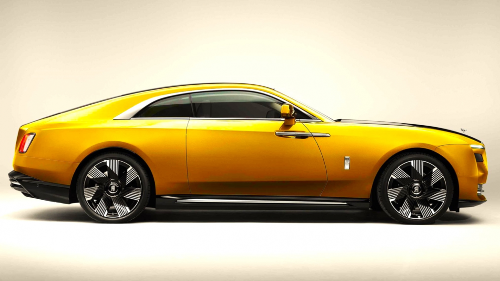 Prometió ser 100% eléctrico en 2030 y ahora se echa atrás: el fabricante más lujoso del mundo no confía en los eléctricos