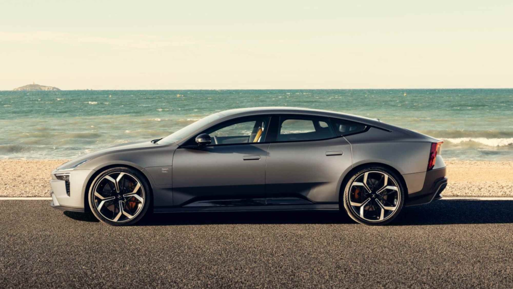 Polestar se mantiene firme en su apuesta por el coche eléctrico porque sus clientes "son jóvenes"