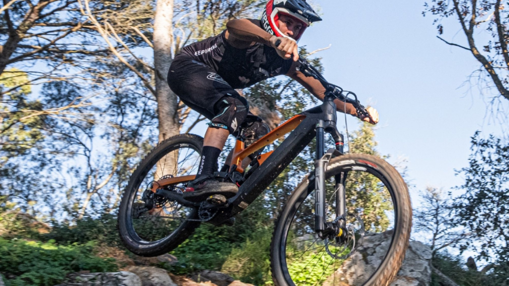 Tres bicis eléctricas de enduro de la misma marca pero con tres motores distintos ¿cuál es la mejor?