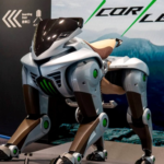 Es eléctrico, se alimenta de hidrógeno y se monta, pero no es ni una moto ni una bici: CORLEO, es un "caballo" creado por Kawasaki