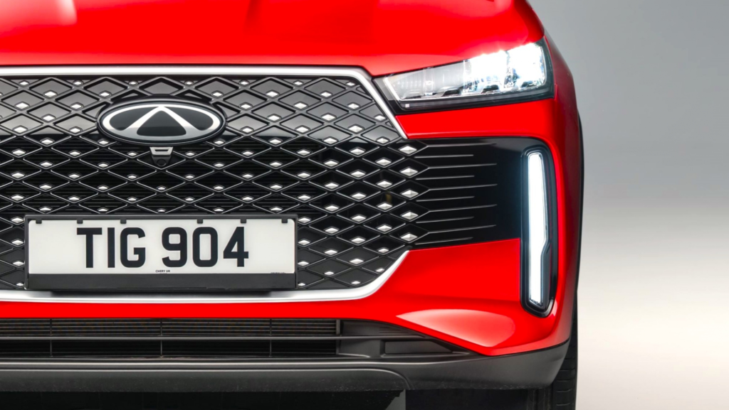 Más barato que el Duster: el híbrido de 204 CV que OMODA y JAECOO no trae a España pero ya puedes comprar