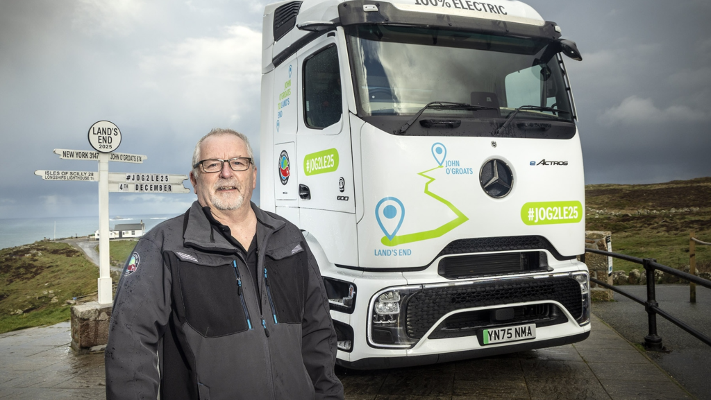 1.378 km recorridos en 24 horas y con solo 3 recargas: un camión eléctrico de Mercedes-Benz bate un nuevo récord