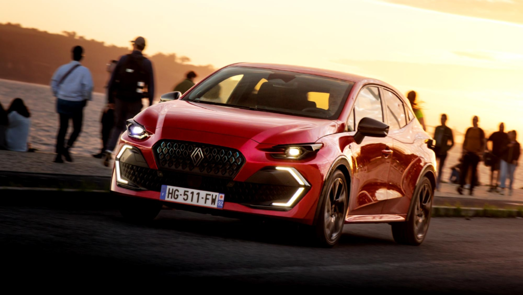 Renault lo tiene claro: quiere desbancar a Toyota para ser "el líder europeo en coches híbridos pequeños y medianos"