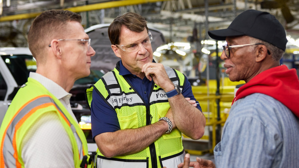 El CEO de Ford, Jim Farley, lo deja claro: "Los coches eléctricos deben ser rápidos y económicos de reparar"