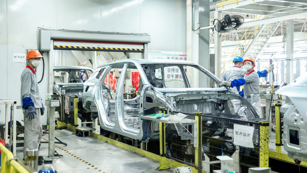 Suma y sigue: otras dos marcas chinas están interesadas en fabricar sus coches eléctricos en España