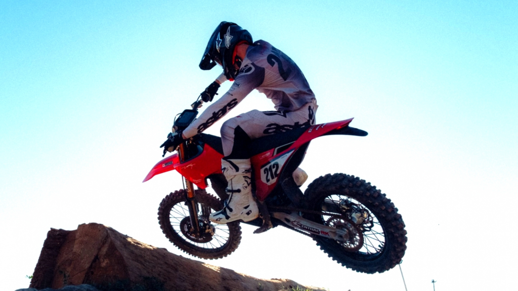 Por primera vez, una marca de motos eléctricas se hace con el Campeonato Mundial de SuperEnduro de constructores