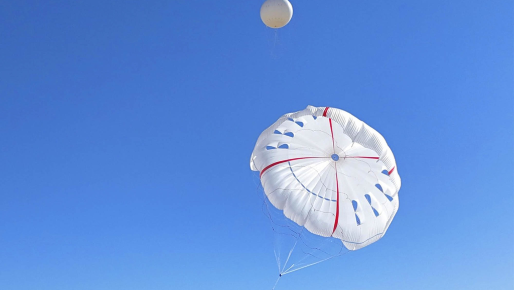 Esta gigantesca 'cometa' de 5.000 m2, situada a 300 m de altura, genera 20.000.000 kWh cada año abasteciendo a 10.000 viviendas