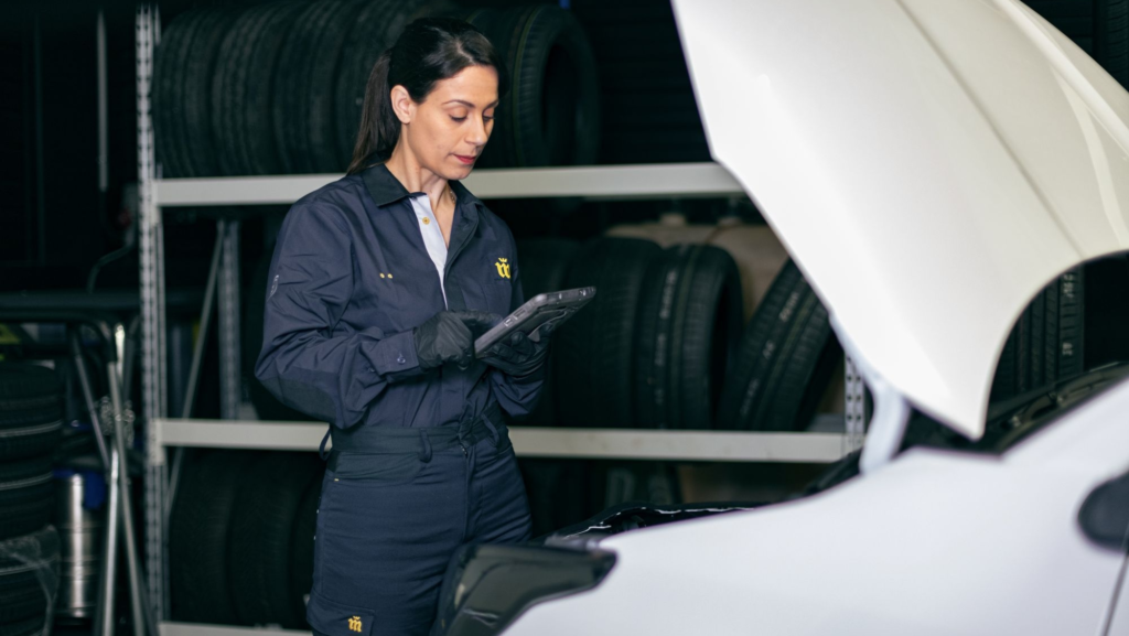 Mitos y verdades sobre el mantenimiento de los vehículos híbridos y eléctricos