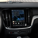 Volvo inicia la actualización más grande de su historia: 2.500.000 de coches recibirán la tecnología del nuevo EX60